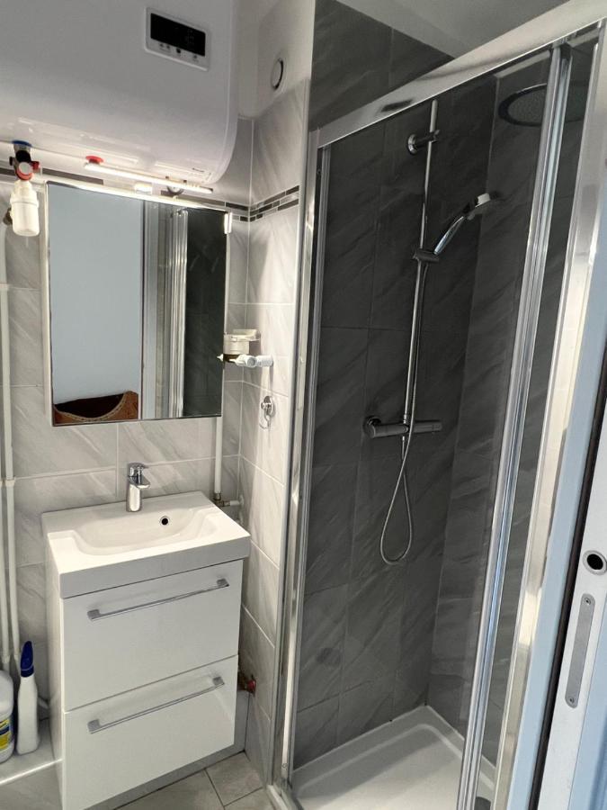 Joli Studio Tres Clair A Proximite Mer Pour 3 Personnes La Londe-les-Maures Exteriör bild