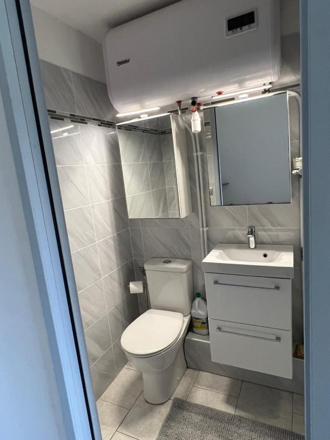 Joli Studio Tres Clair A Proximite Mer Pour 3 Personnes La Londe-les-Maures Exteriör bild